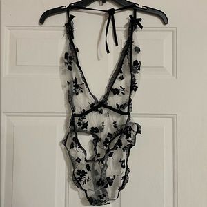 Shein Floral Lace Cut Out Back Bodysuit size Medium.